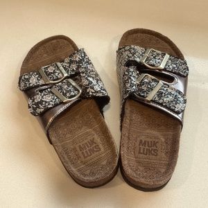Mukluks sandals size 6